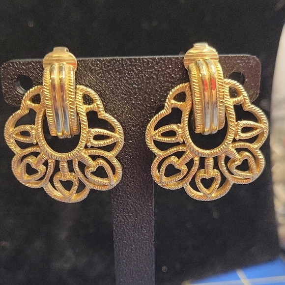 1980s Vintage Gold Tone Heart Floral Clip On Earrings - Picture 1 of 6